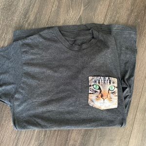 Cat pocket t-shirt